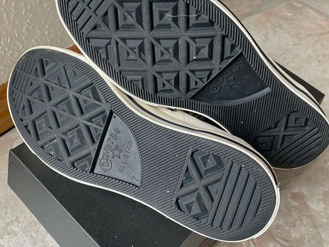 Billede 3 - Converse sko str. 40 - special udgave - sprit nye