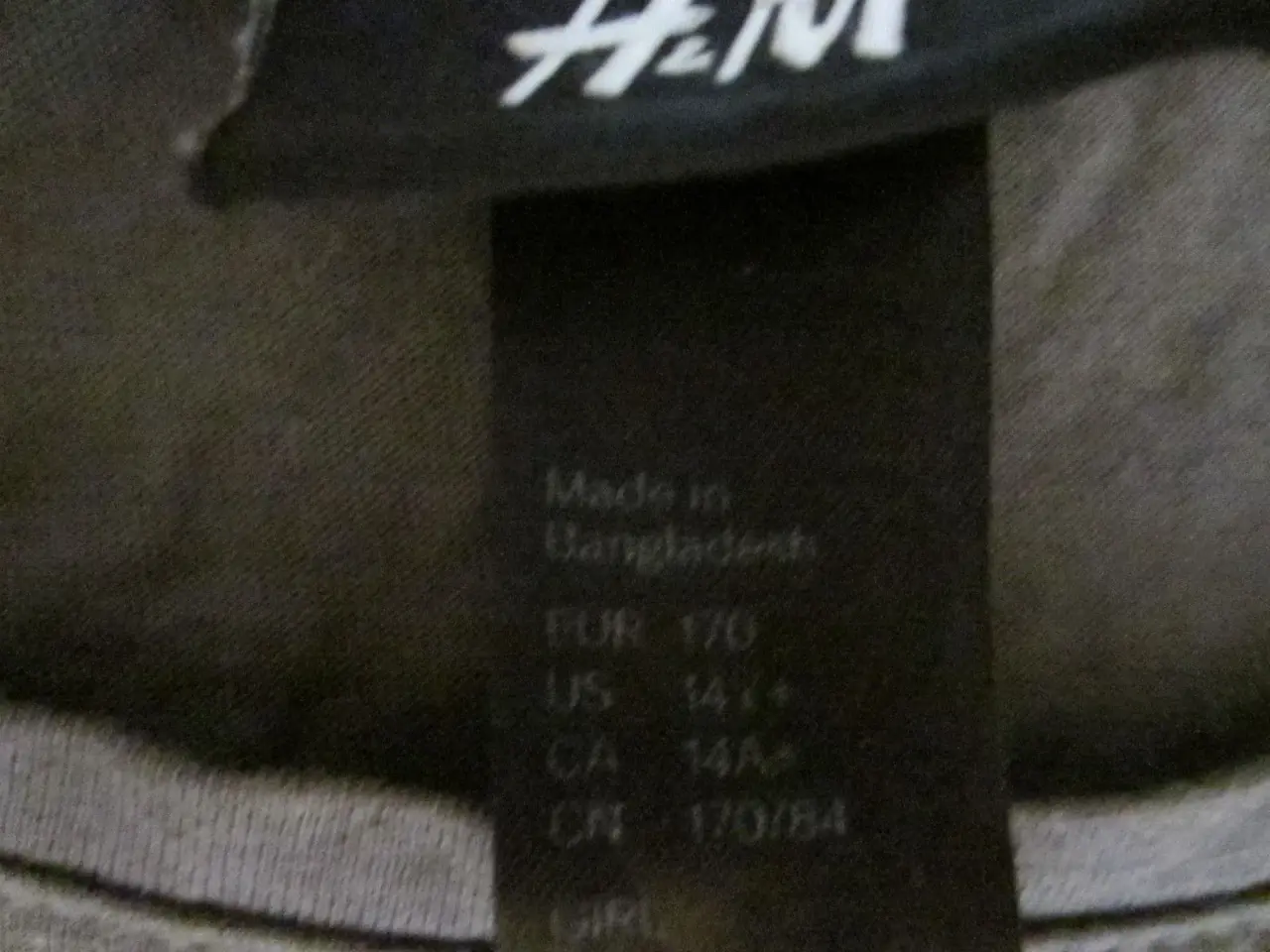 Billede 3 - Smart t-shirt til pige i str 170 fra H&M
