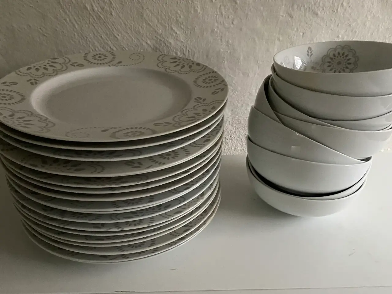 Billede 4 - Spisestel 18 flade tallerkener og 10 dybe