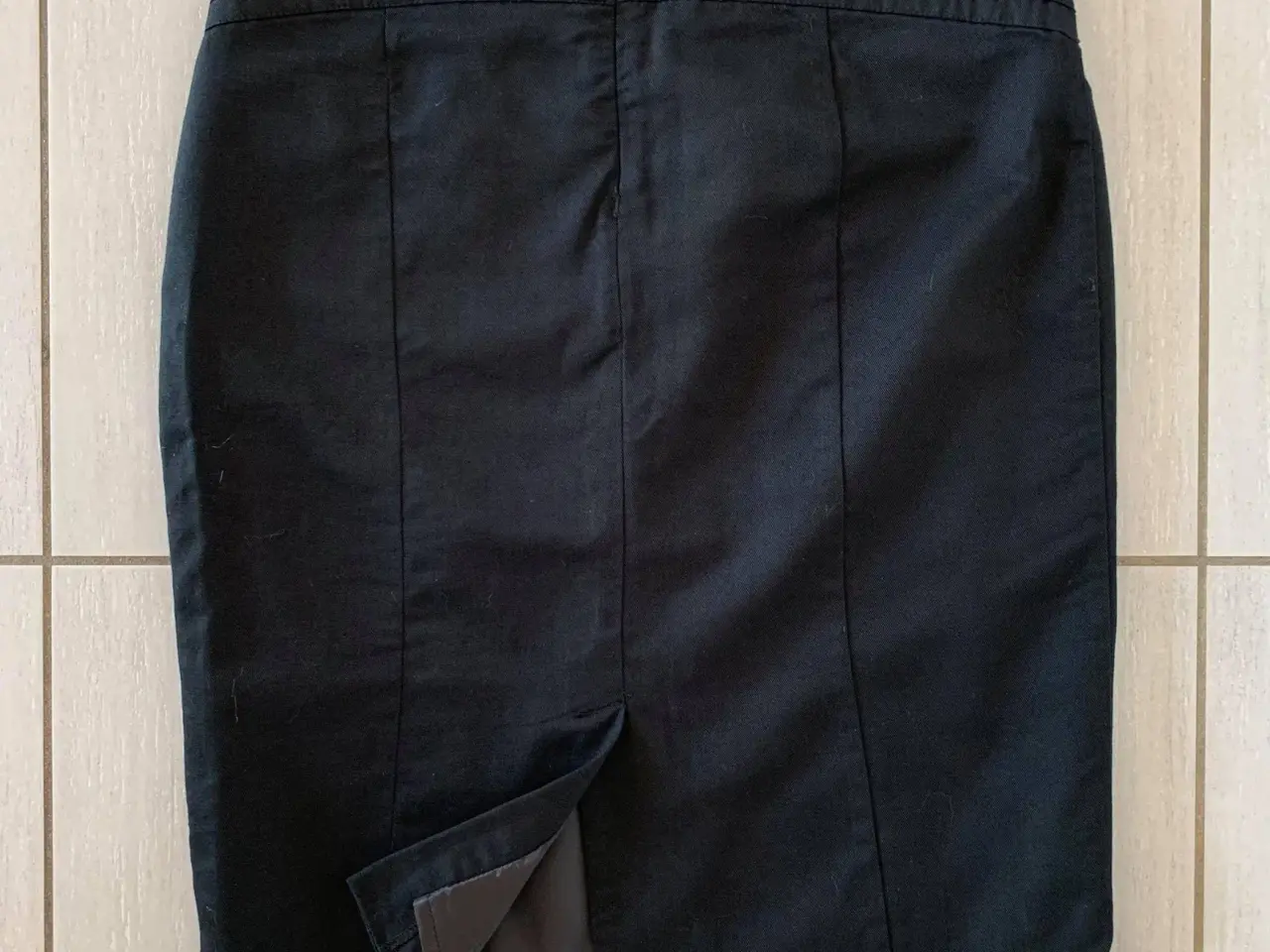 Billede 5 - Vero Moda højtaljet nederdel, str. 40
