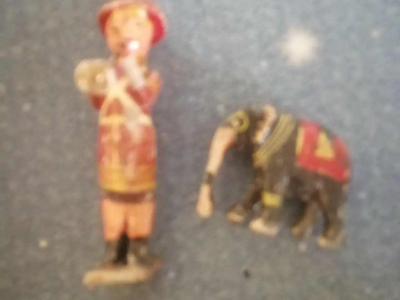 Billede 3 - To Gamle Træfigurer