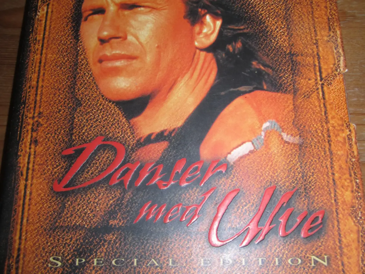 Billede 4 - Kevin Costner. DANSER MED ULVE.
