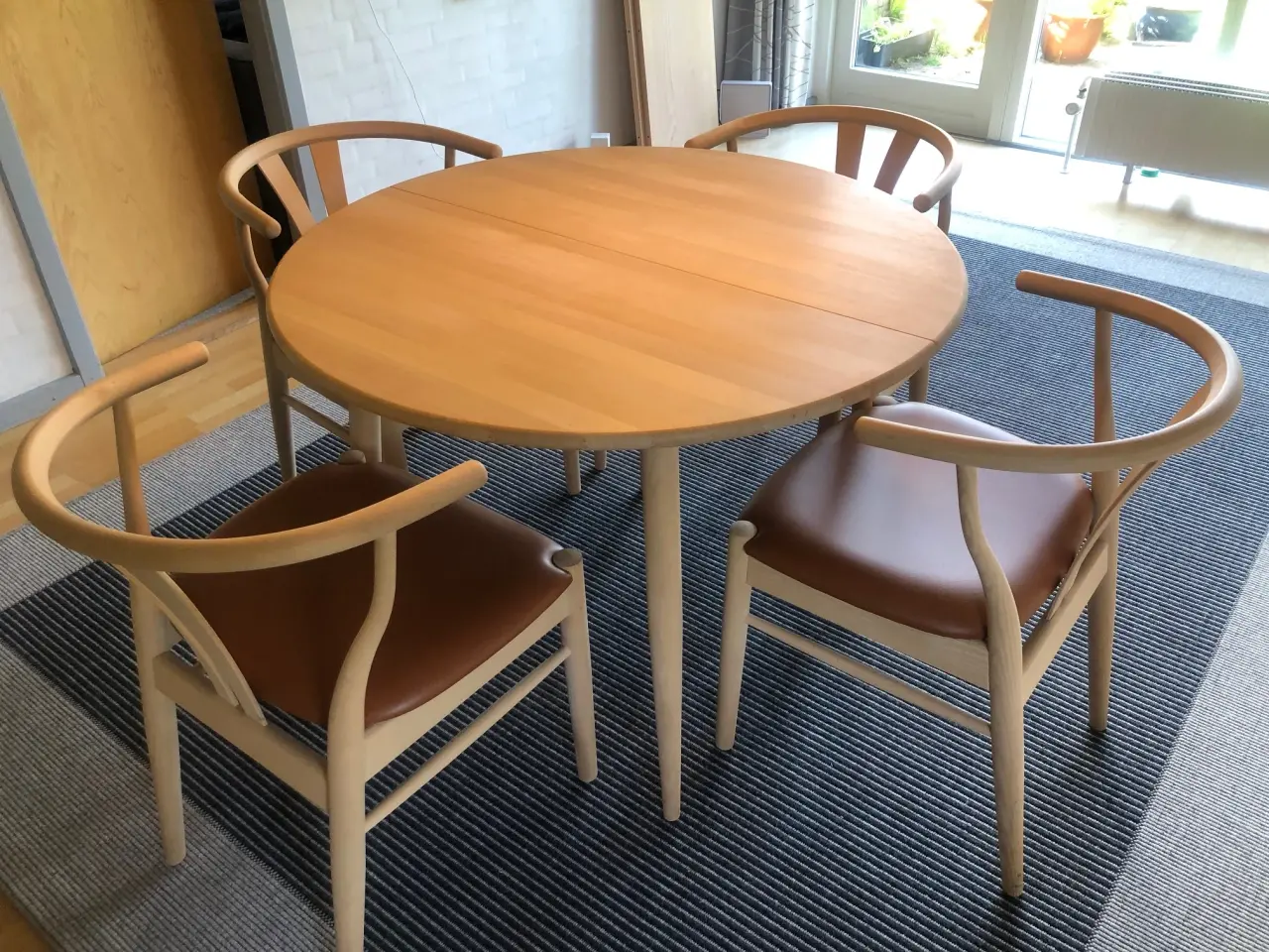 Billede 5 - Haslev spisebord bøg m/ 2 massive plader - som ny 