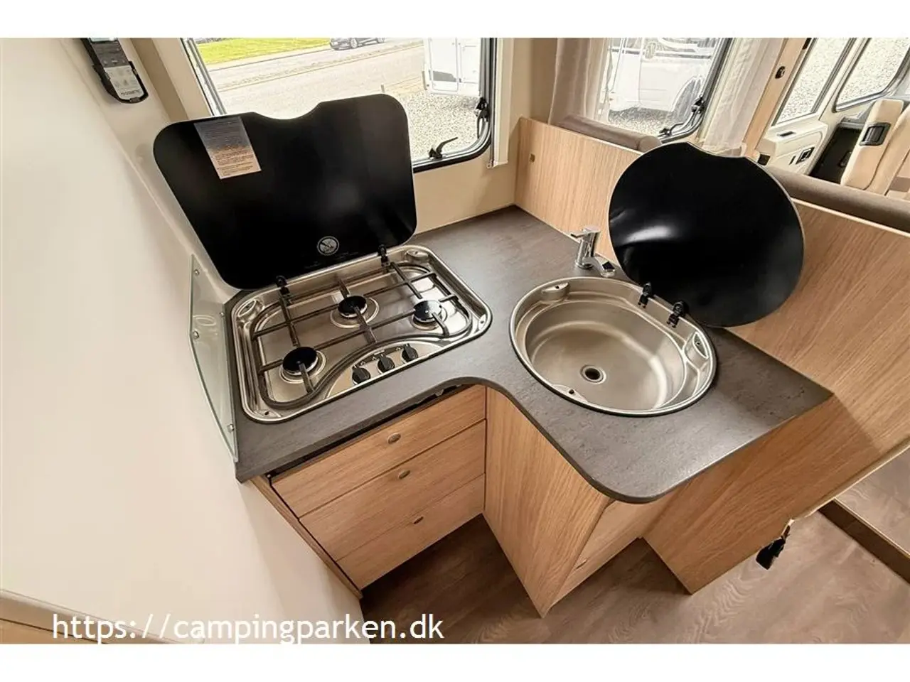 Billede 6 - 2019 - SunLight I 69 L Meget camper for pengene! Queens bed, markise, solceller, aircondition, cykelholder