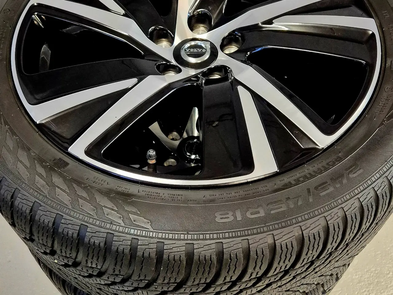 Billede 2 - VOLVO V60-S60 / V90-S90 ORIGINAL ALUFÆLGE MED VINT