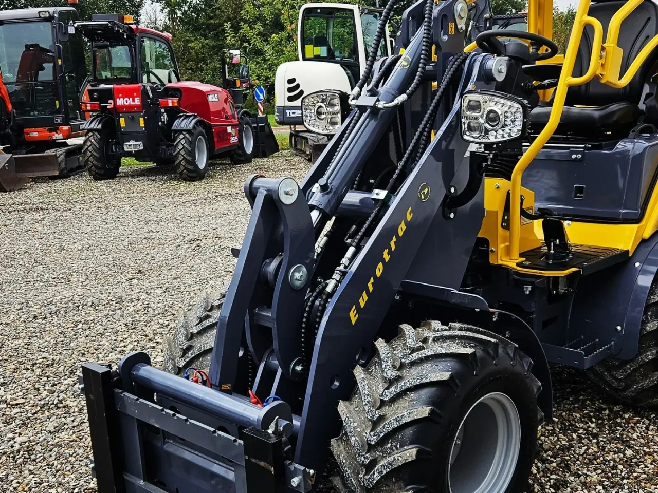Billede 3 - Eurotrac W11 / fabriksny / skovl & gafler / Kubota motor