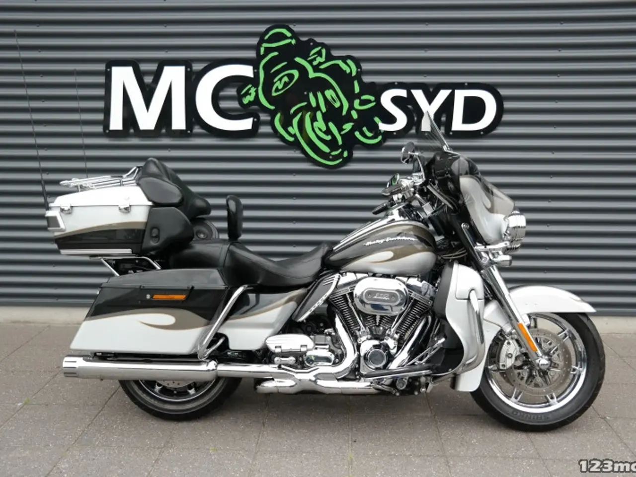 Billede 1 - Harley-Davidson FLHTCUSE CVO Electra Glide Ultra Classic MC-SYD       BYTTER GERNE