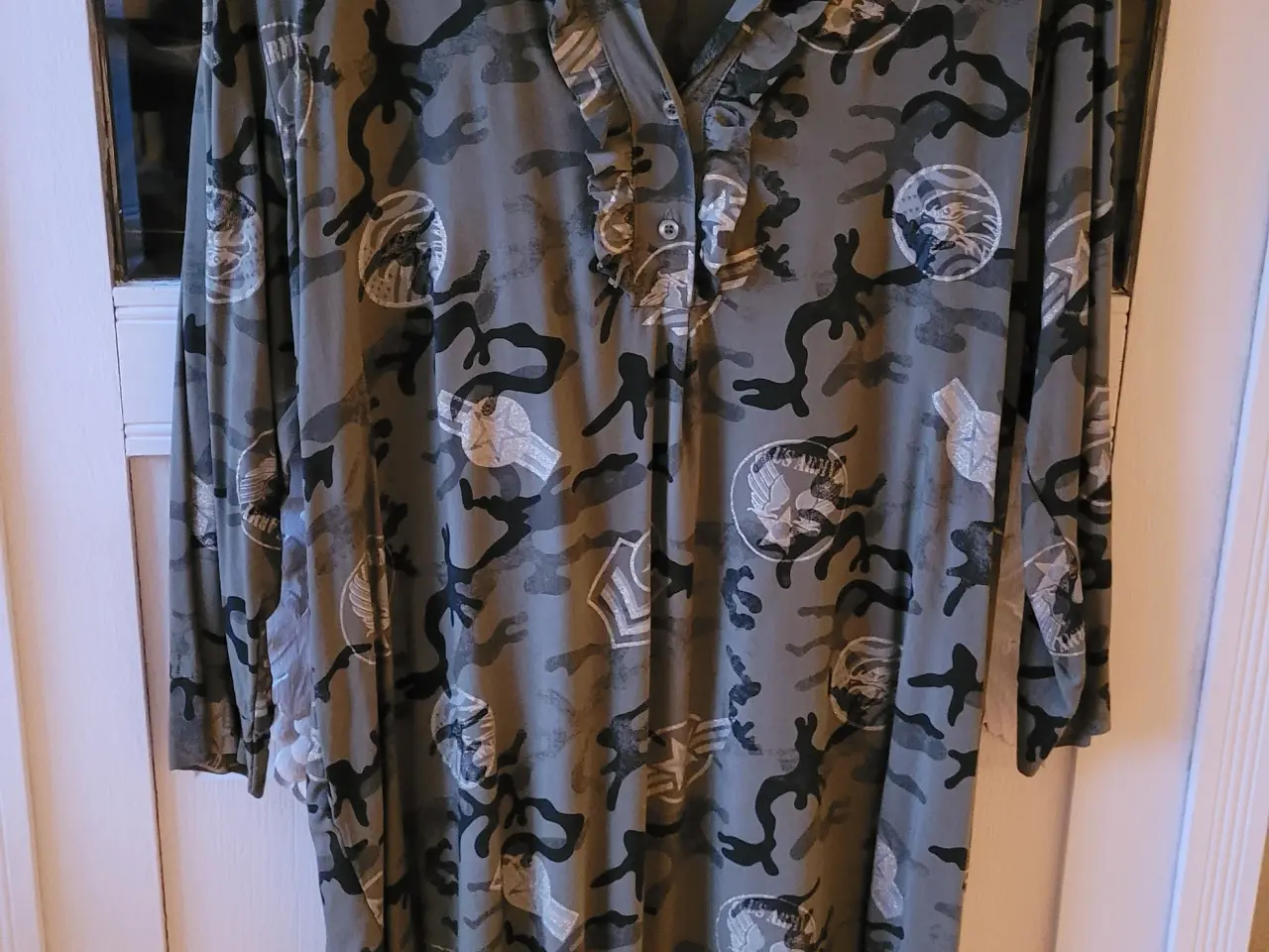 Billede 2 - Kjole I army grøn med mønster str l/xl