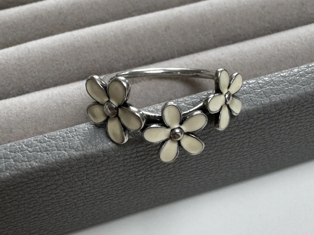 Billede 6 - Udgået Pandora “Darling Daisies” ring / str.52