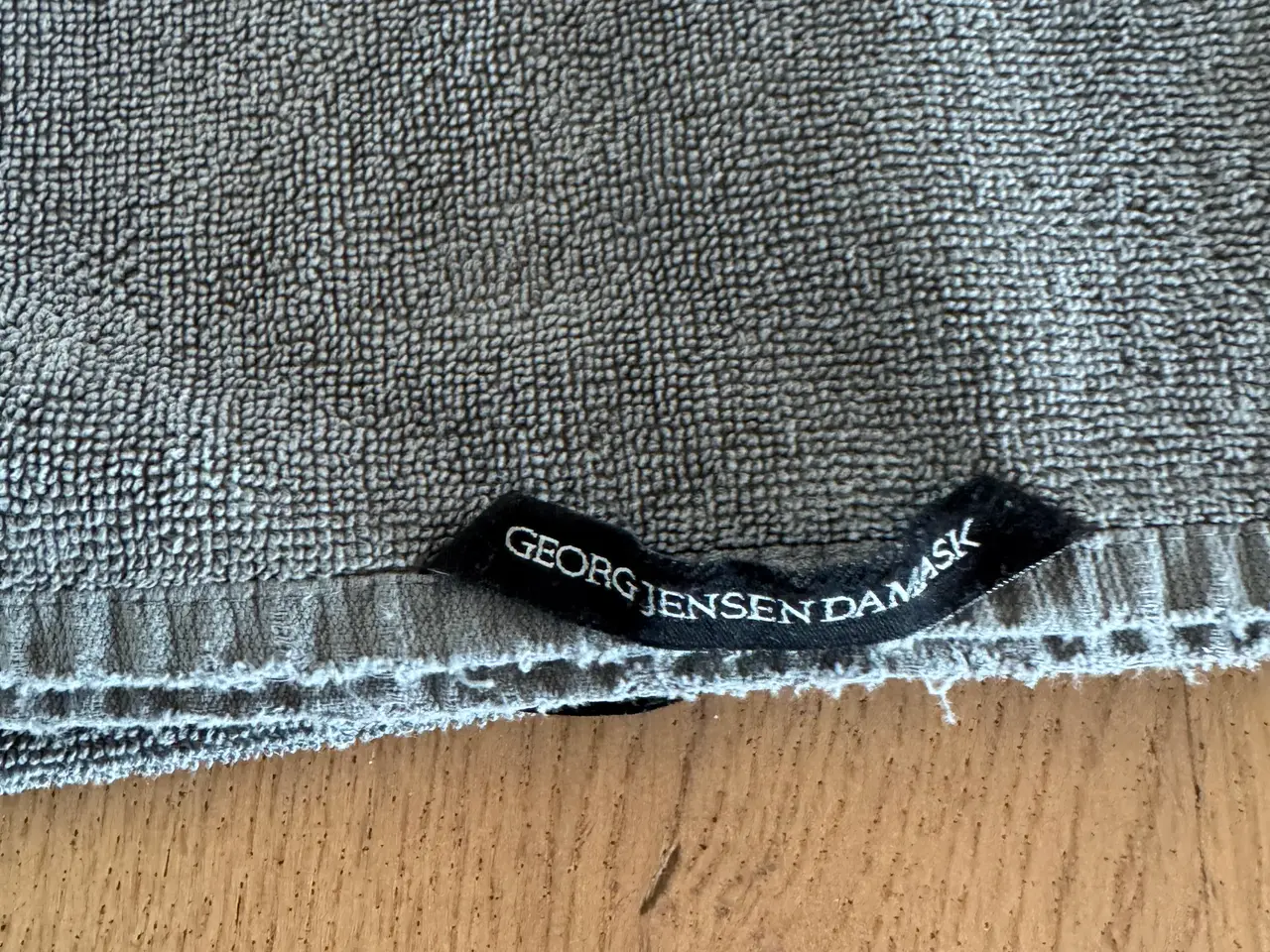 Billede 1 - 2 stk. Georg Jensen badehåndklæder 70x140 cm, grå