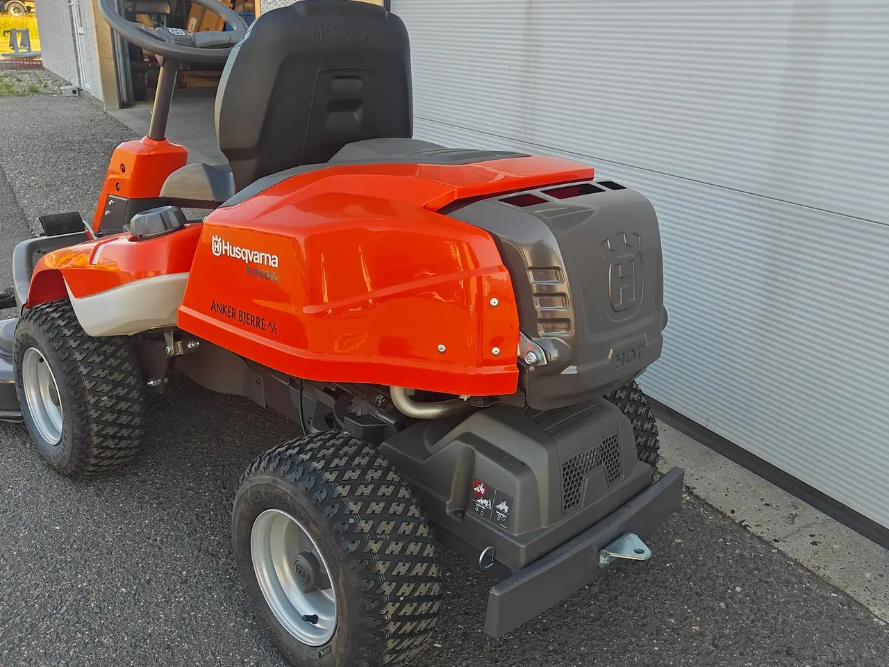 Billede 2 - Husqvarna R214TC. inkl. 103cm klipperdæk