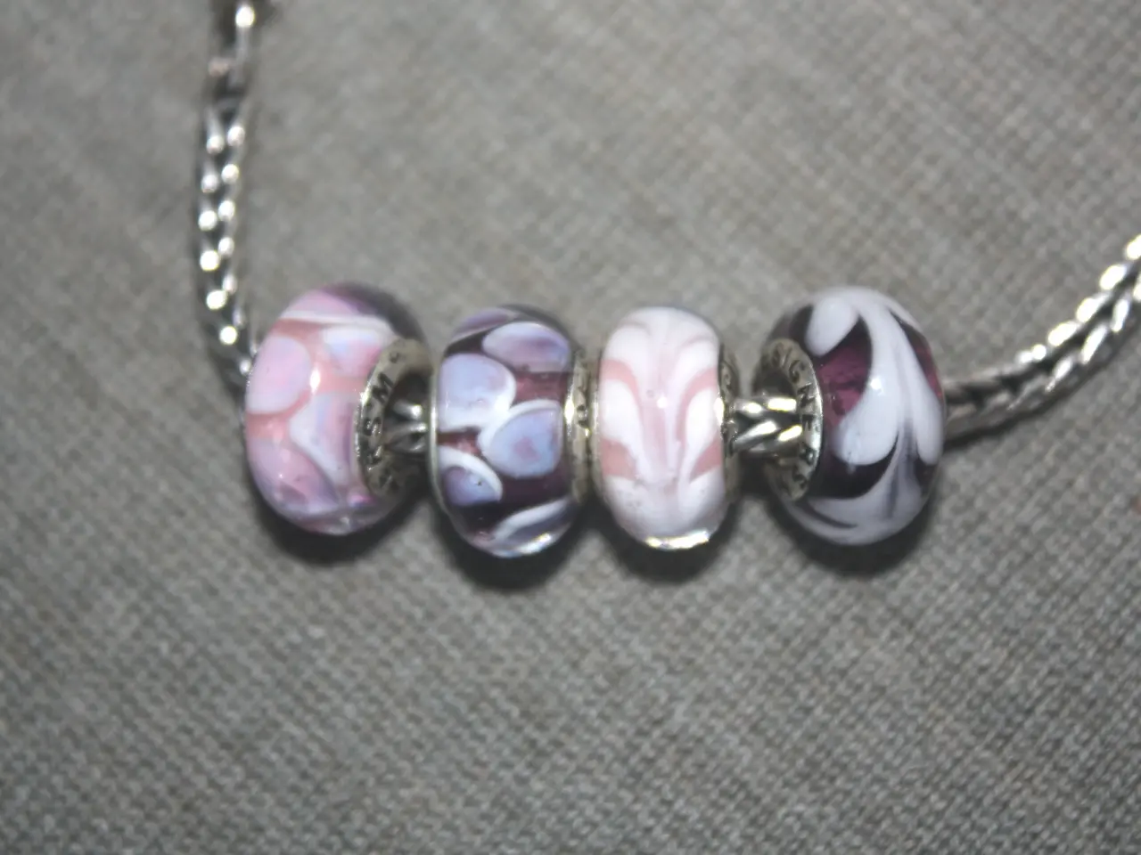 Billede 2 - Armbånd Trollbeads med blomsterlås 4 troldekugler 