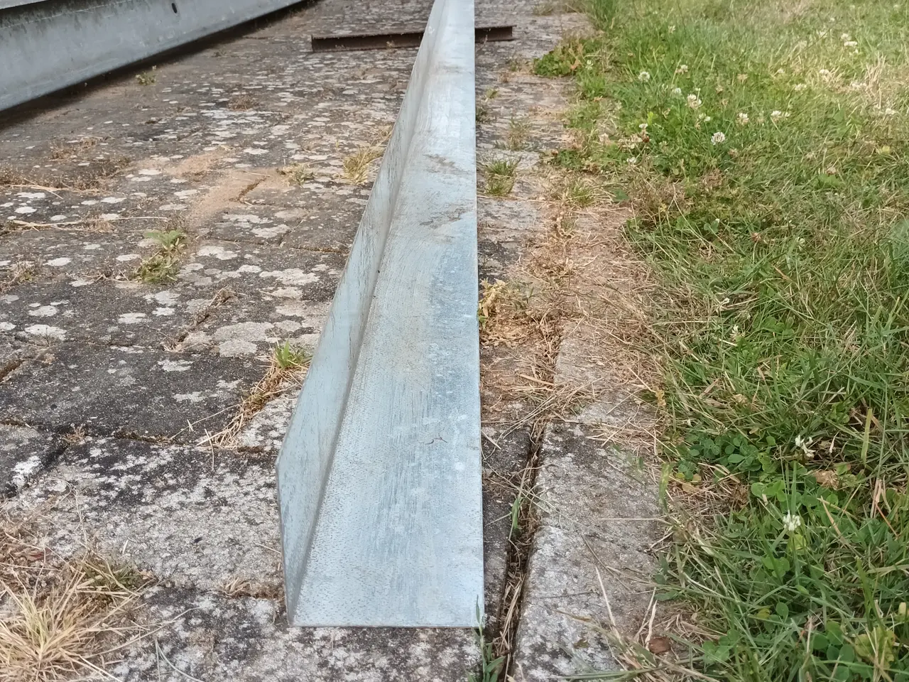 Billede 2 - 6 m. Galvaniseret vinkelprofil 10x10 cm. (4 stk.)