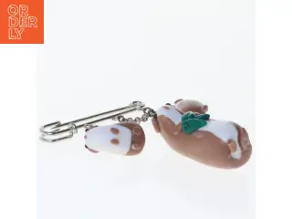 Broche med marsvin design (str. 5 x 7 cm)