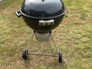 Weber kuglegrill m. tilbehør sælges.