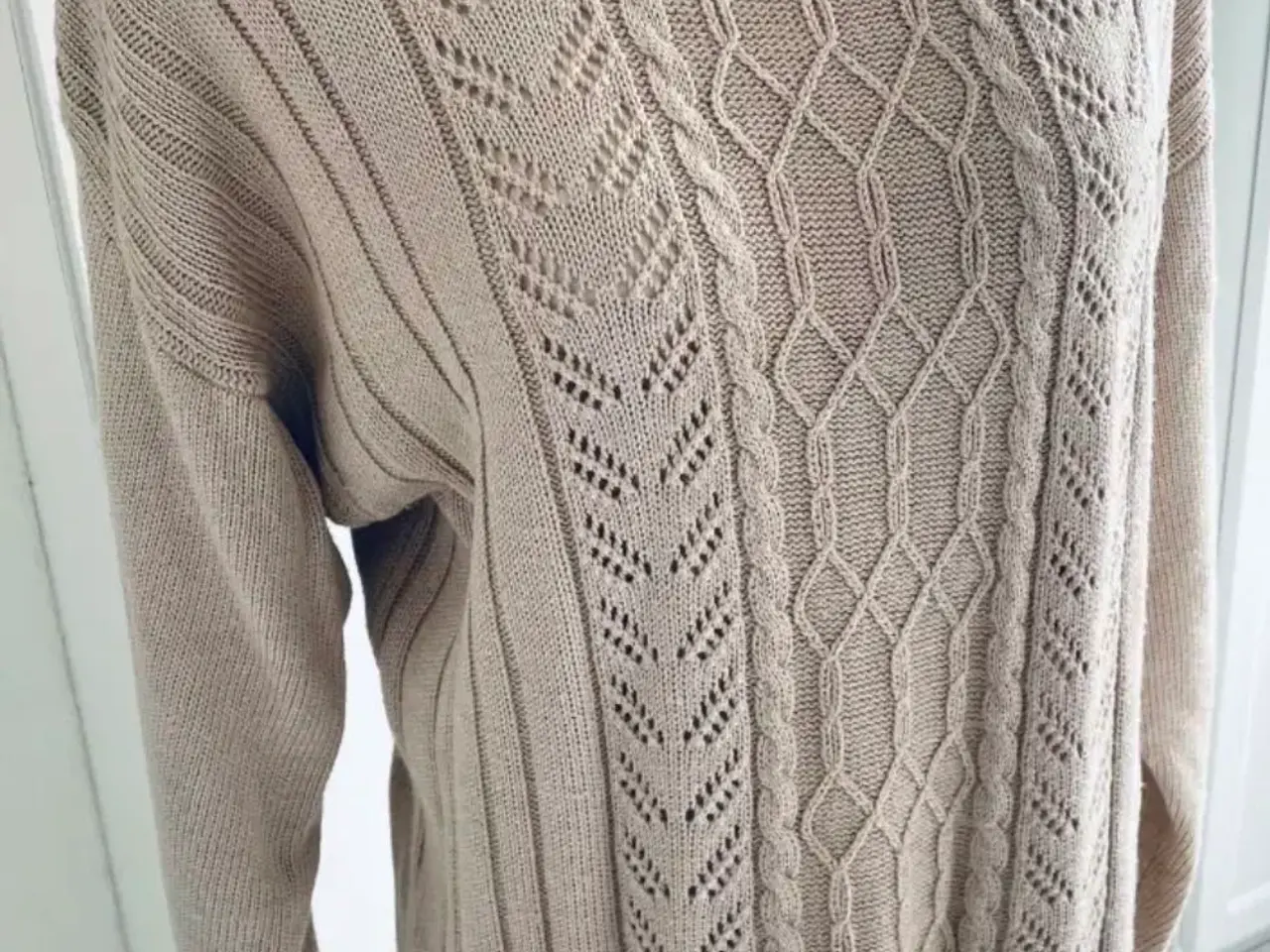 Billede 1 - Beige trøje 