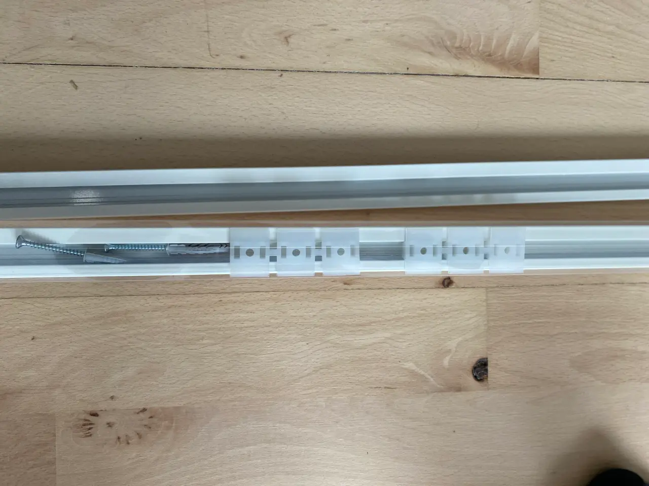 Billede 1 - Galleriskinner 2 stk. a 2 meter = 4 meter