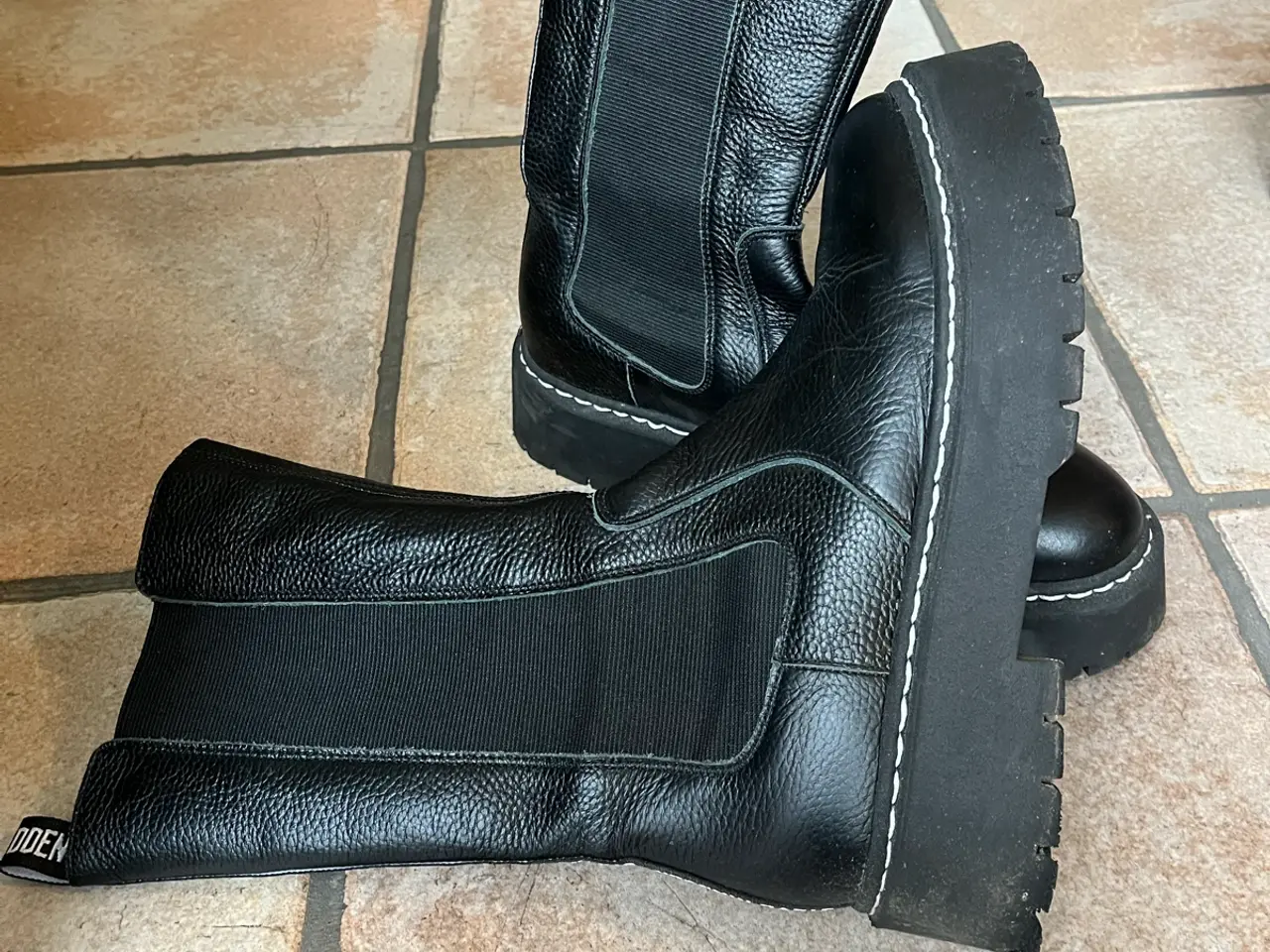 Billede 1 - Super smart støvle fra Steve Madden.