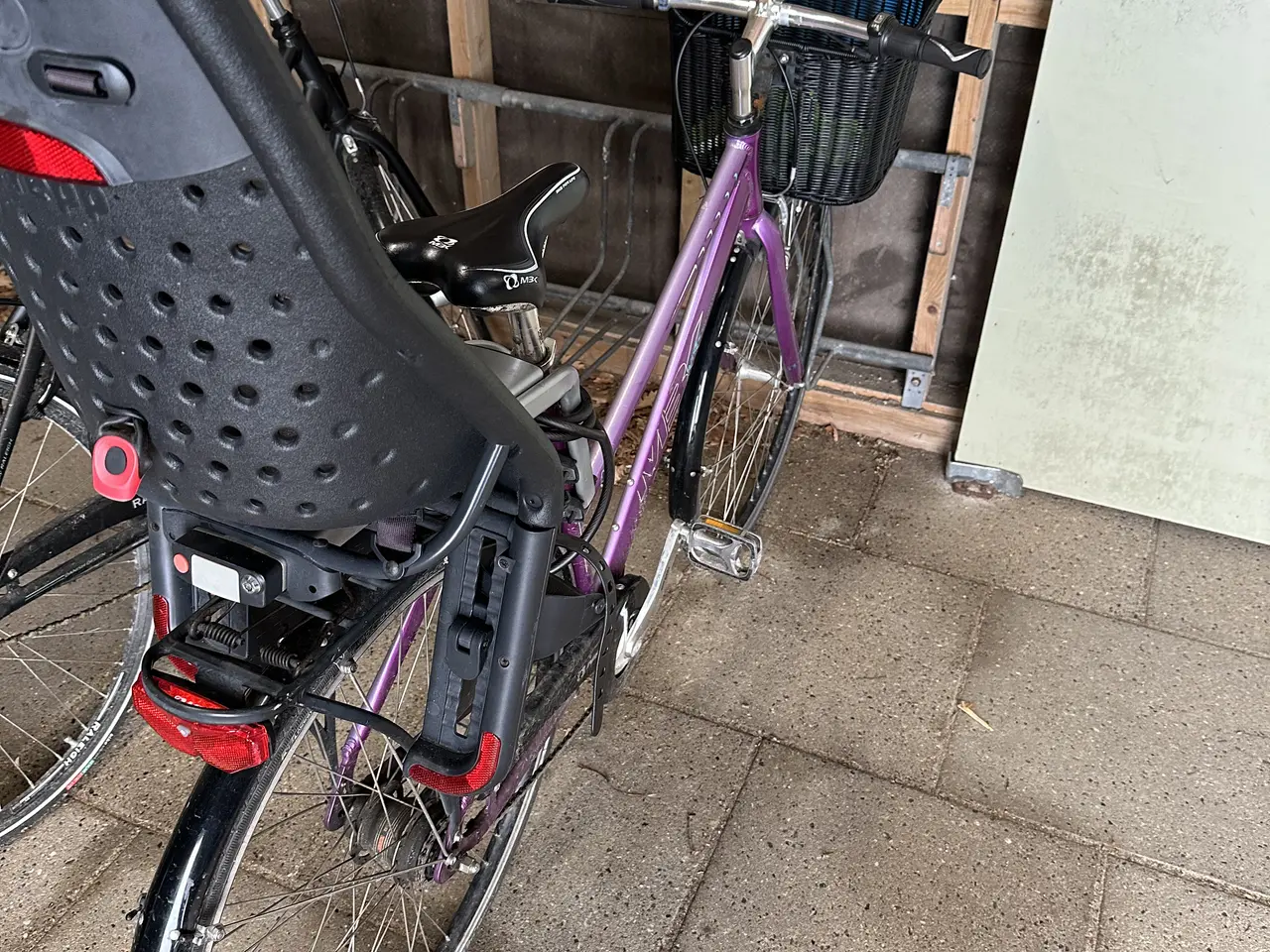 Billede 3 - MBK cykel inklusiv Yepp Barnestol. 