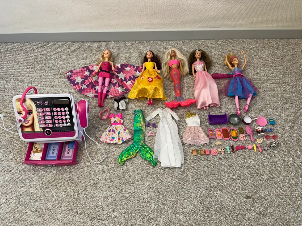 Billede 1 - 5 Barbie dukker med tilbehør