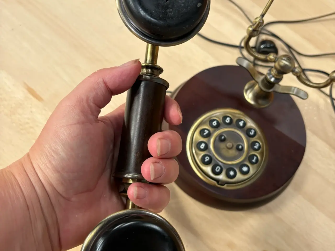 Billede 2 - Fin telefon i ældre stil 