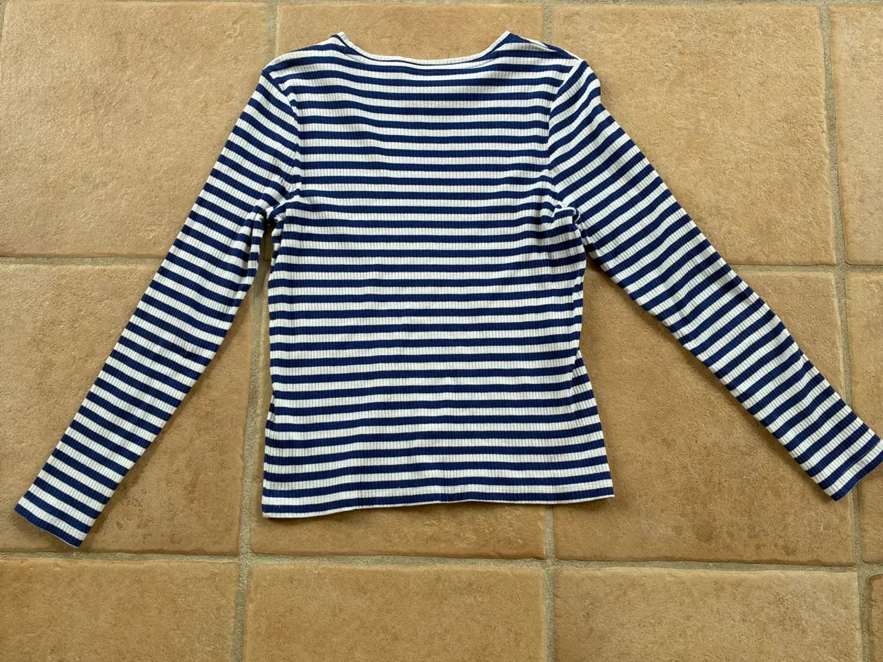 Billede 2 - Only Pigalle bluse str. L 