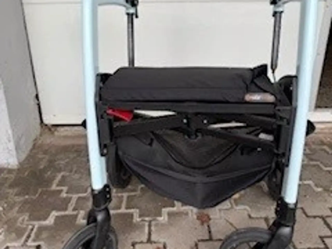 Billede 2 - Kombineret kørestol og rollator