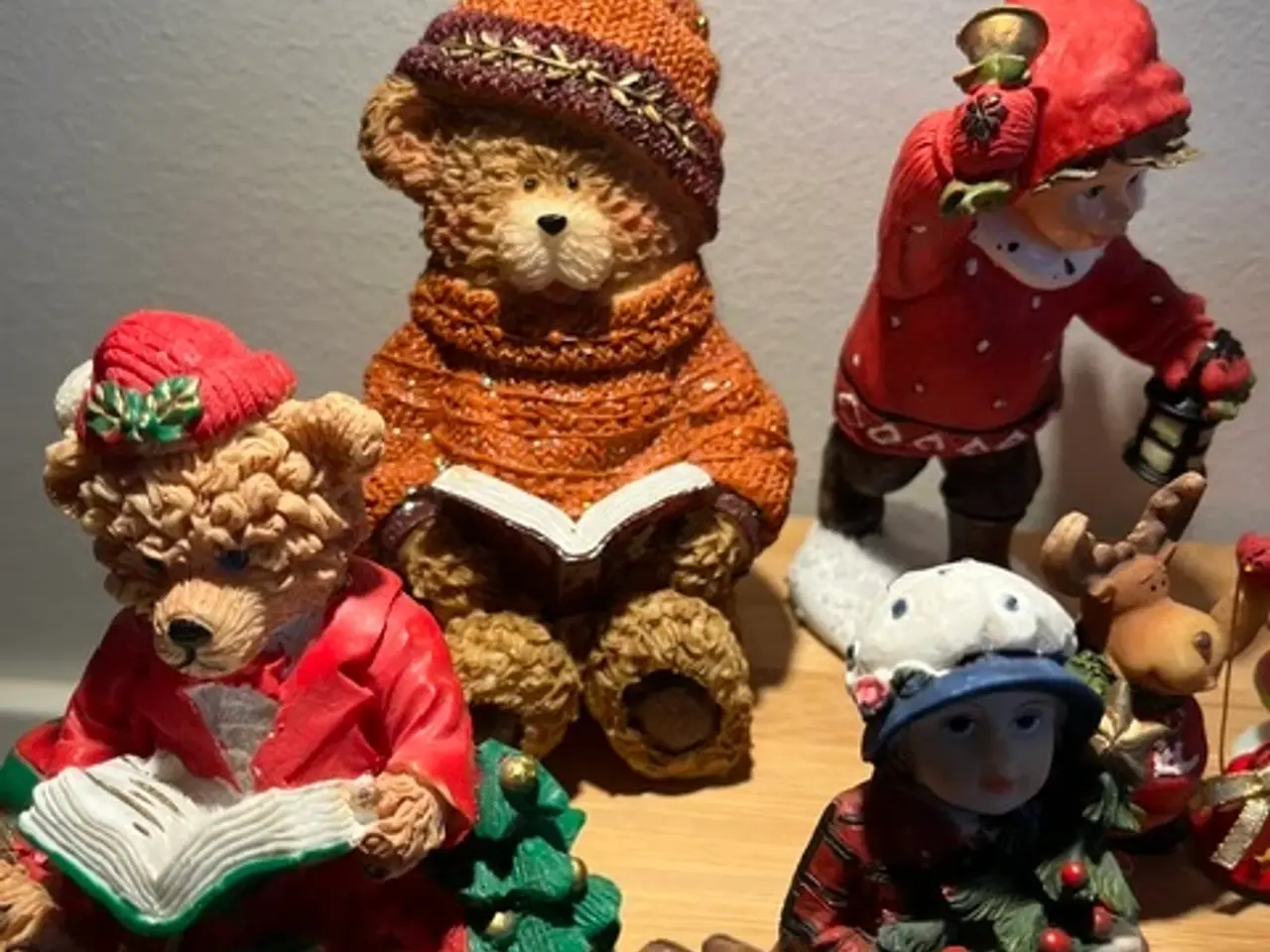 Billede 3 - Samling julefigurer med nisser, bamser og rensdyr