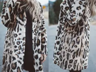frakke(cardigan) i Leopard print...  i  large.