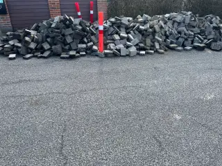 Herregårdsfliser bortgives