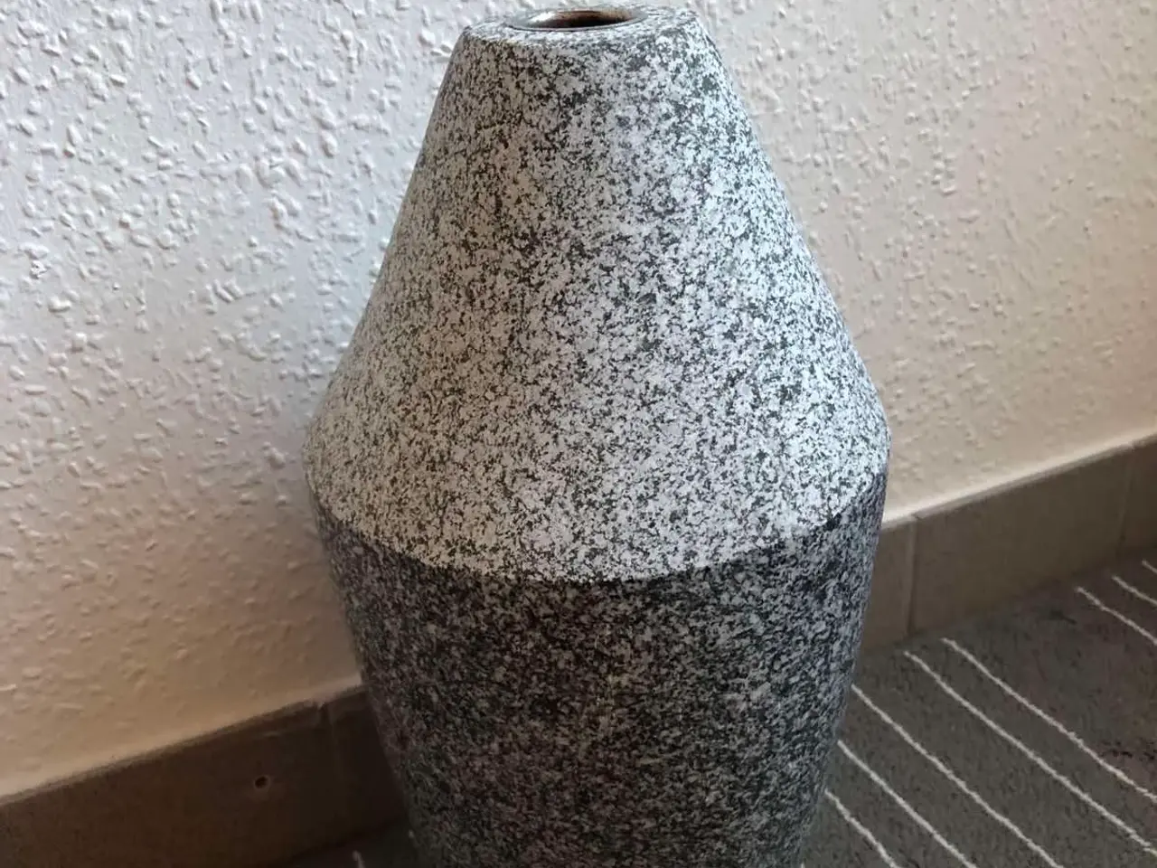 Billede 1 - GRANIT OLIELAMPE højde 35 cm