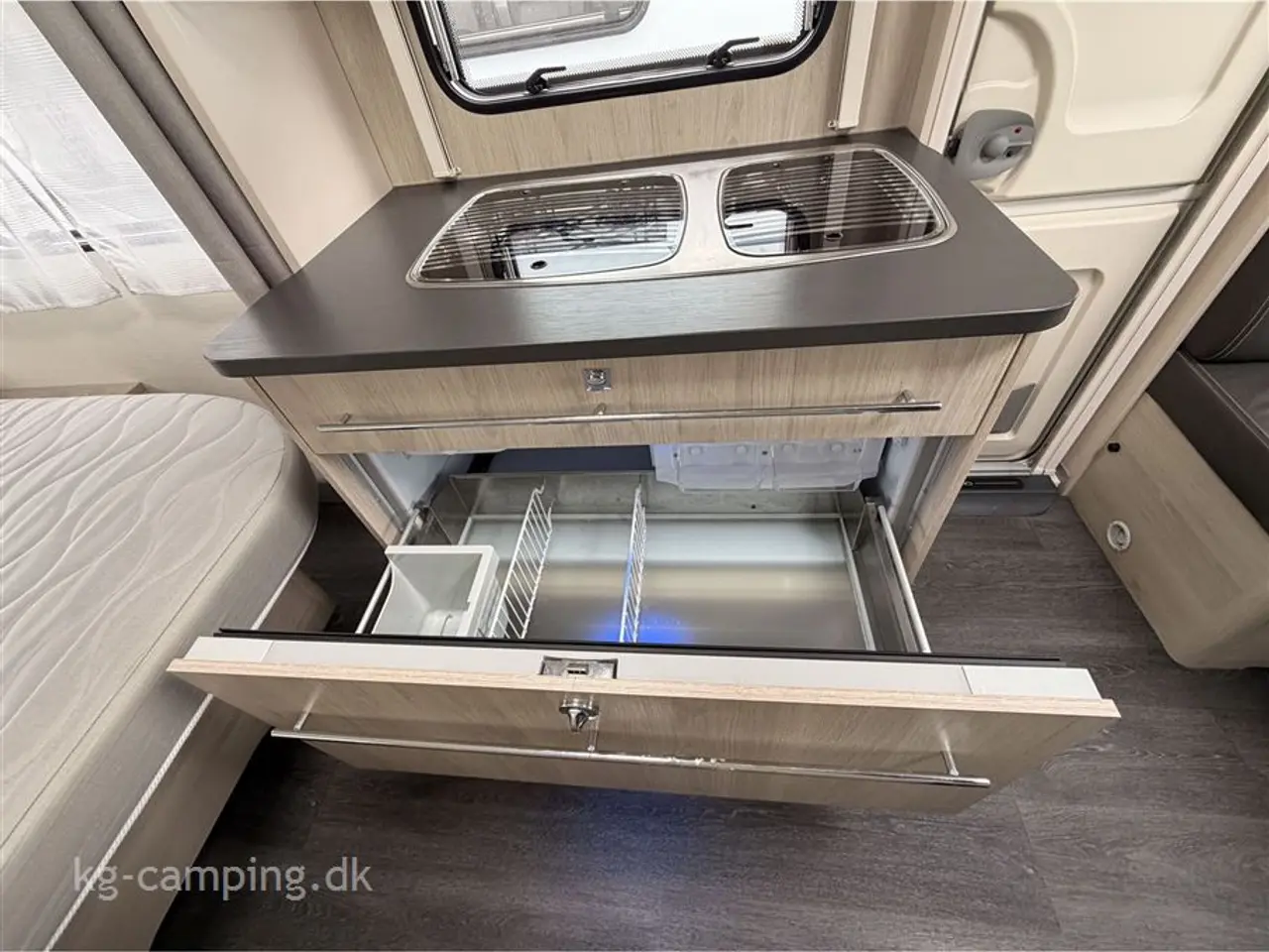 Billede 9 - 2019 - Caravelair Antares 470 Fritstående dobbeltseng, lufttelt, posemarkise og mover.