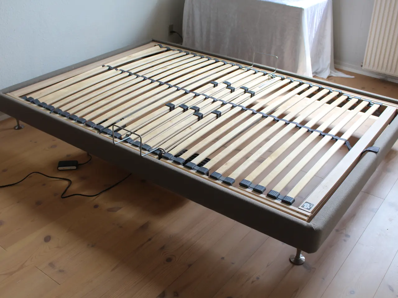 Billede 3 - Elevationsseng 140*200*45cm sælges uden topmadras.
