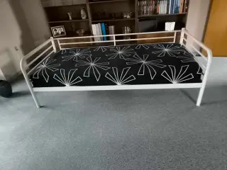 Ikea jernramme med boks madras