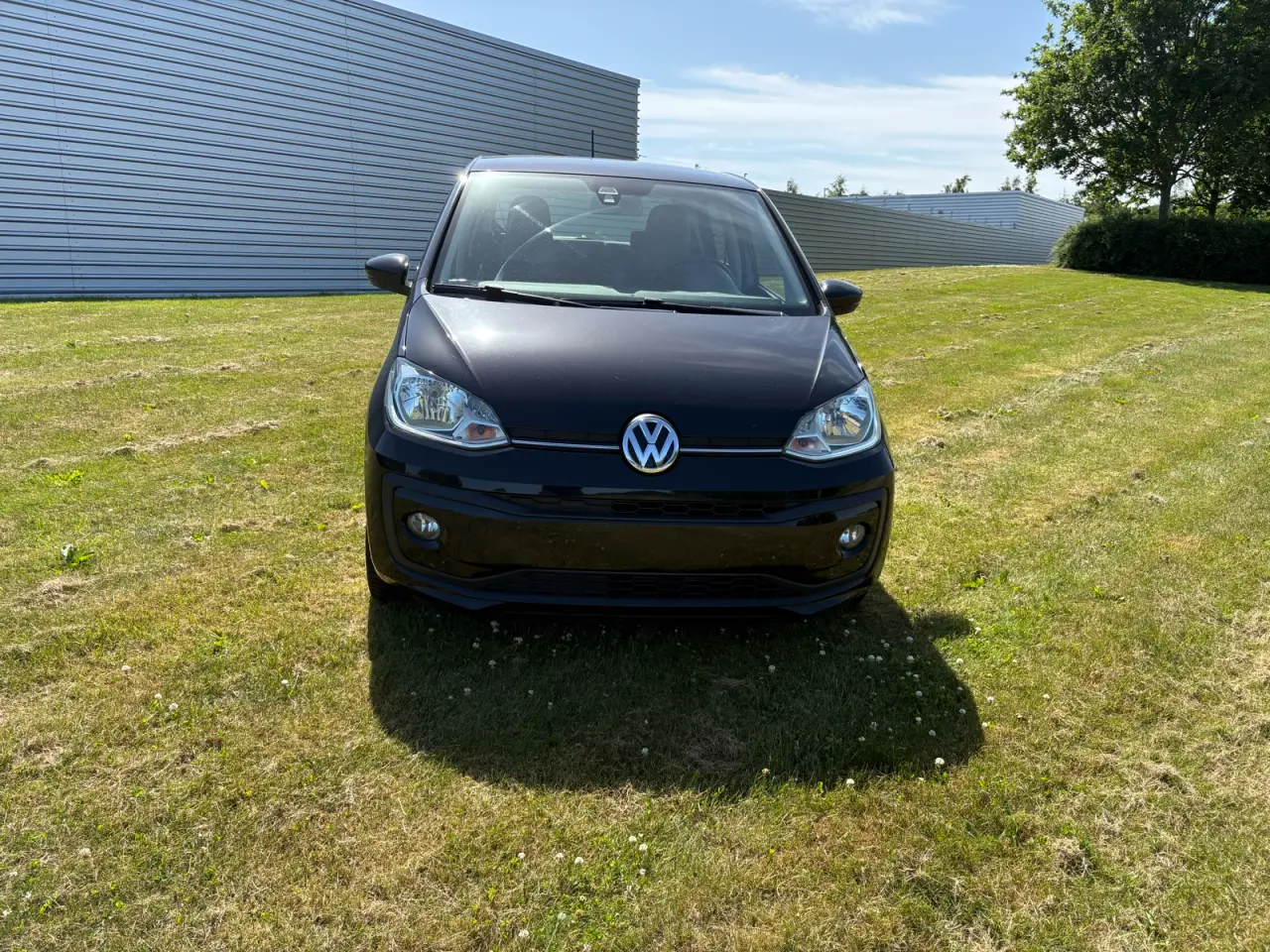 Billede 3 - VW UP med lavt km tal. 