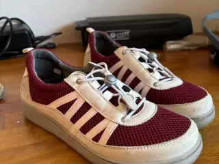 New feet sko sælges