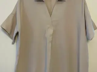 Mango skjortebluse str. XS. Beige og 100 % viskose