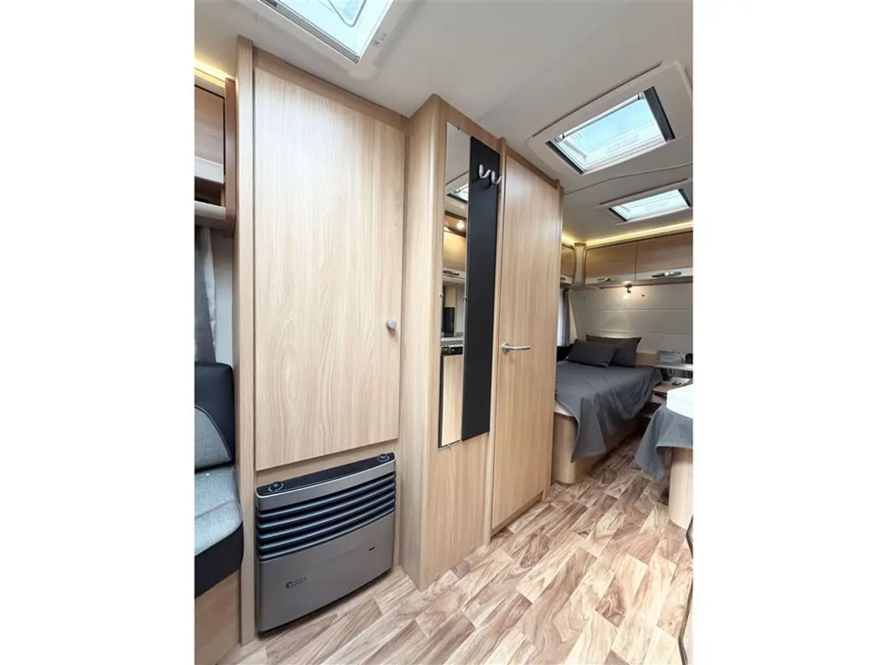 Billede 9 - 2016 - Knaus Südwind Silver Selection 460 EU Enkeltsenge-Lamel-Gulvtemp.-Telt