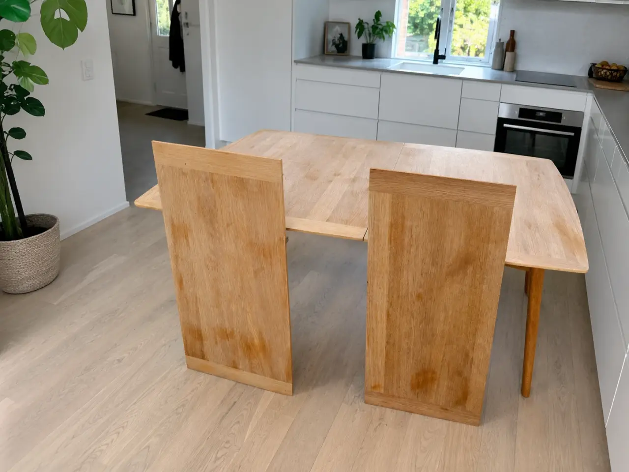 Billede 1 - Flot egetræsspisebord fra ILVA – 180×100 cm – med