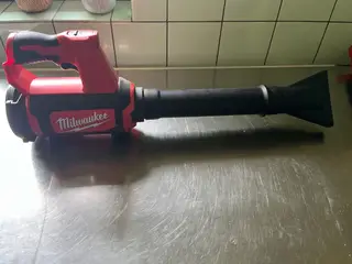 Milwaukee m12 løvblæser bbl