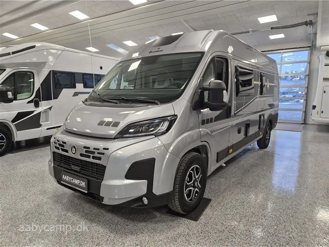 Billede 4 - 2026 - Benimar Benivan 160 PLUS NK Pakke. Automatgear. 140Hk. 200W solcelle. Kompressor køleskab. Webasto Dieselvarme. Elektrisk indgangstrin. Metallak