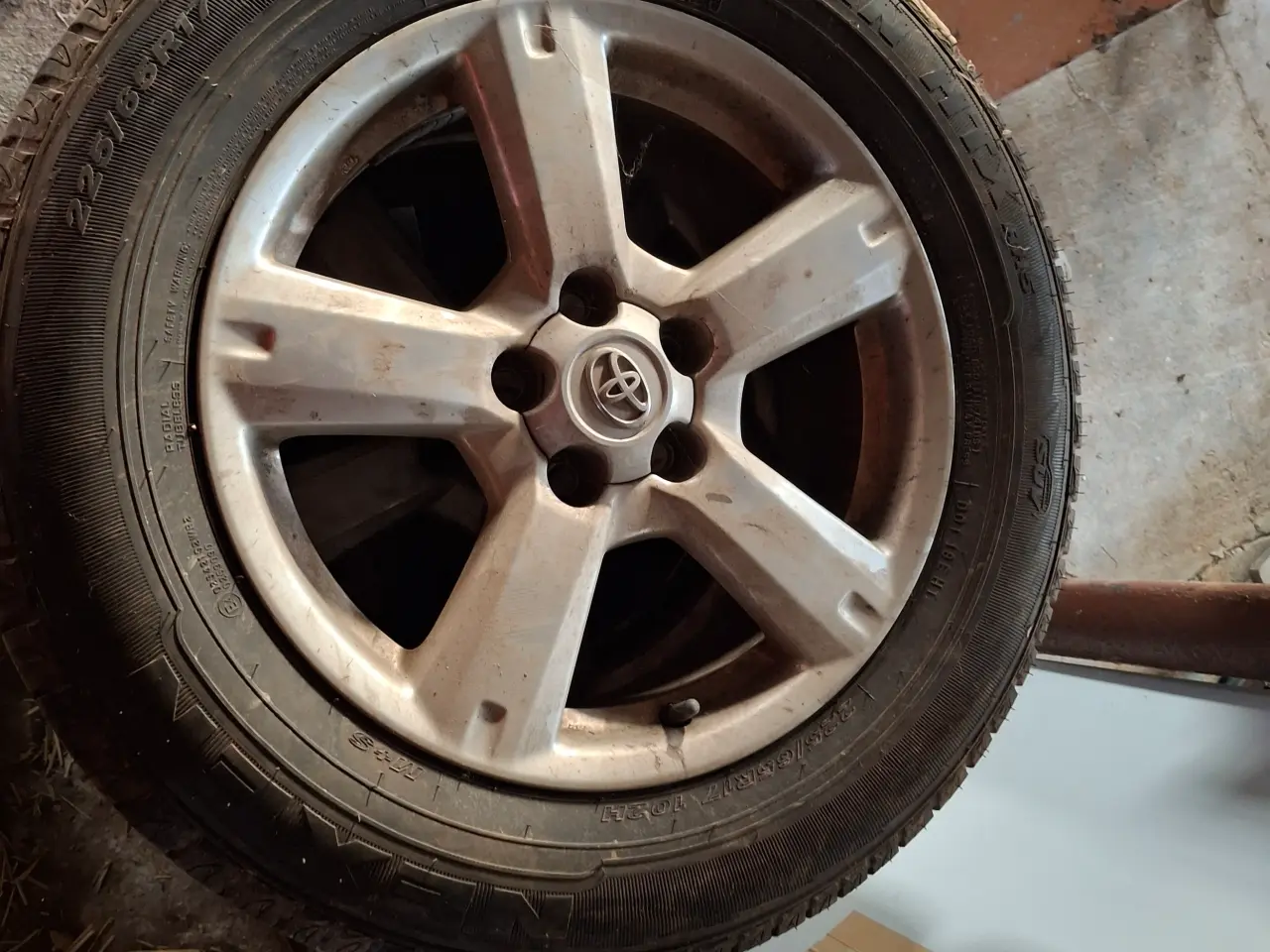 Billede 1 - Toyota Rav4, Vinterdæk