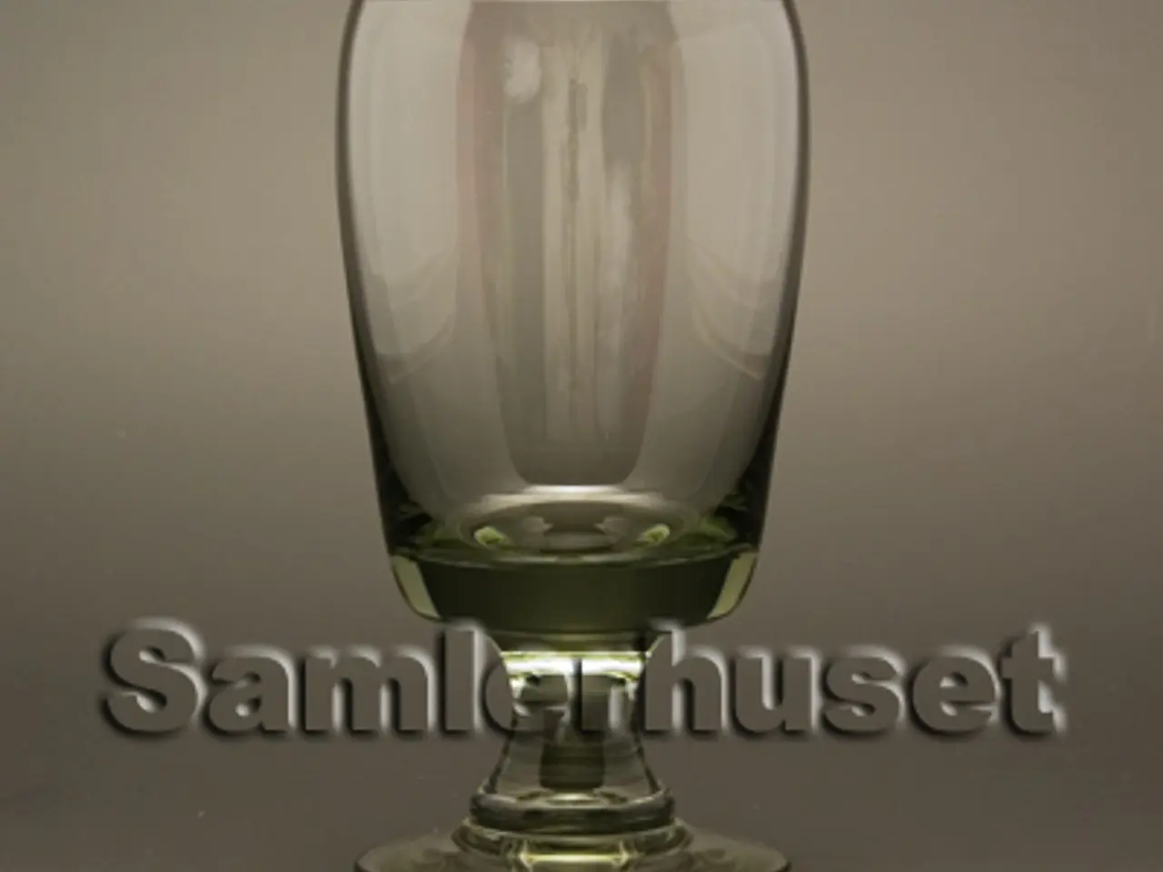 Billede 1 - Almue, røg Portvinsglas. H:90 mm.