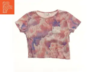Kortærmet T-shirt med skyprint fra H&M (str. 146)