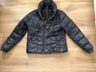 En dejlig sort jakke