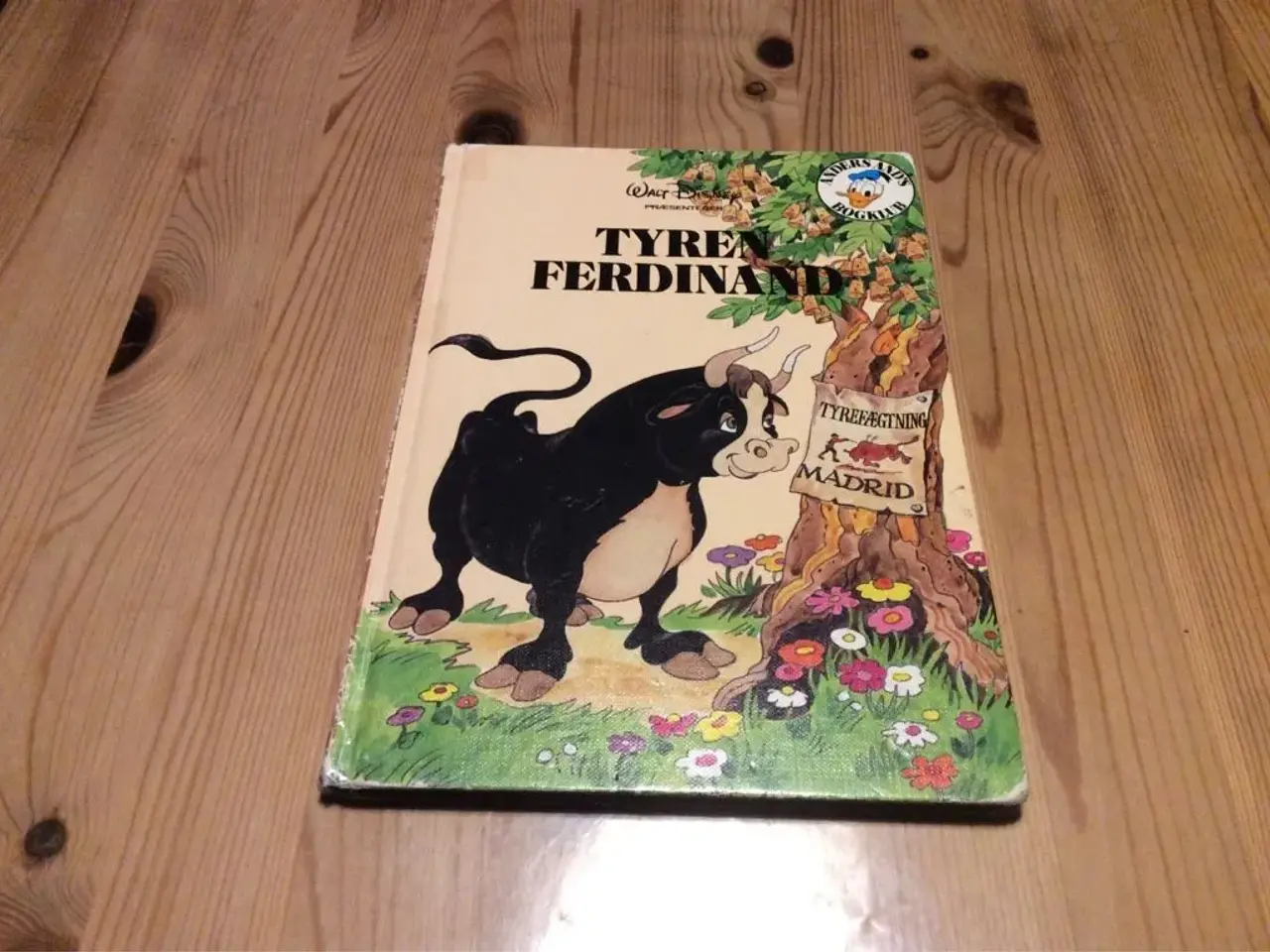 Billede 1 - Tyren Ferdinand. Knapsuppen.