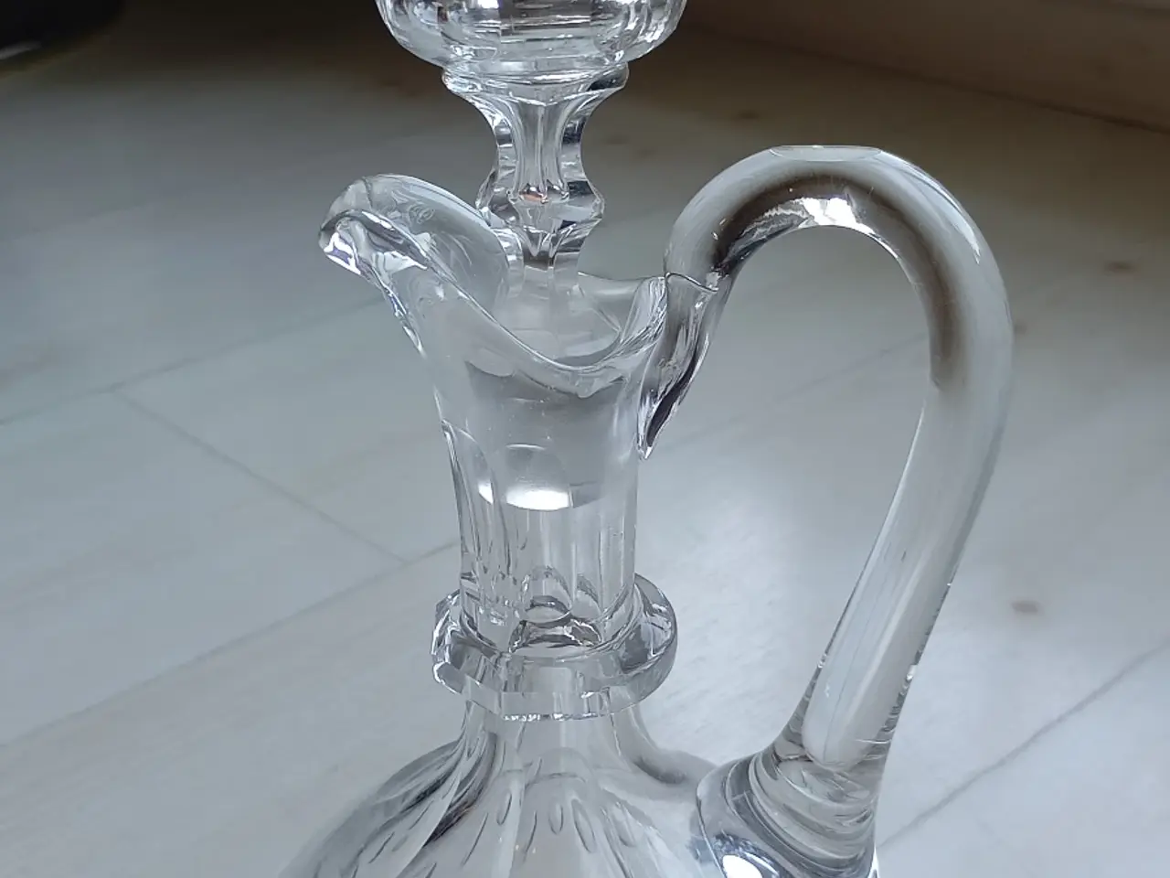 Billede 1 - Karaffel i slebet glas. Højde 33 cm