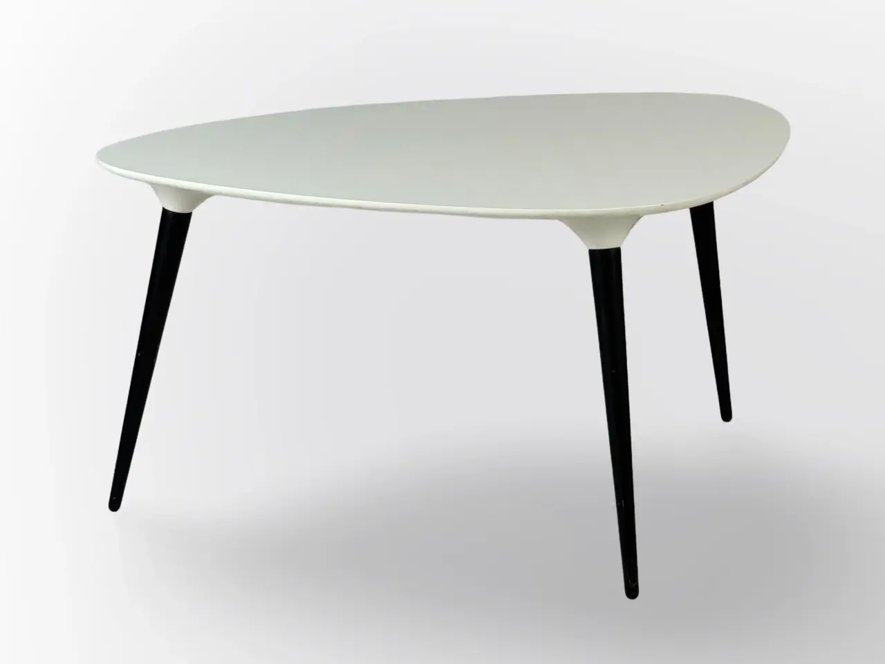 Billede 1 - Fredericia Furniture Icicle Sofabord – Hvid med Sort Stel 60x85x44 cm