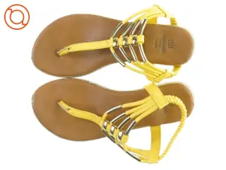 Gule sandaler (str. 35)