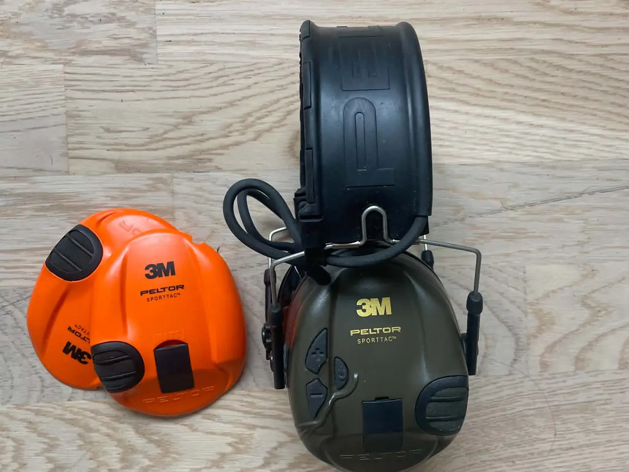 Billede 1 - Peltor 3M høreværn med orange og grønne skaller